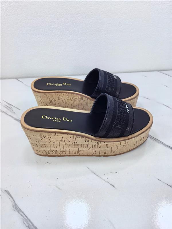 20251128184319567 270